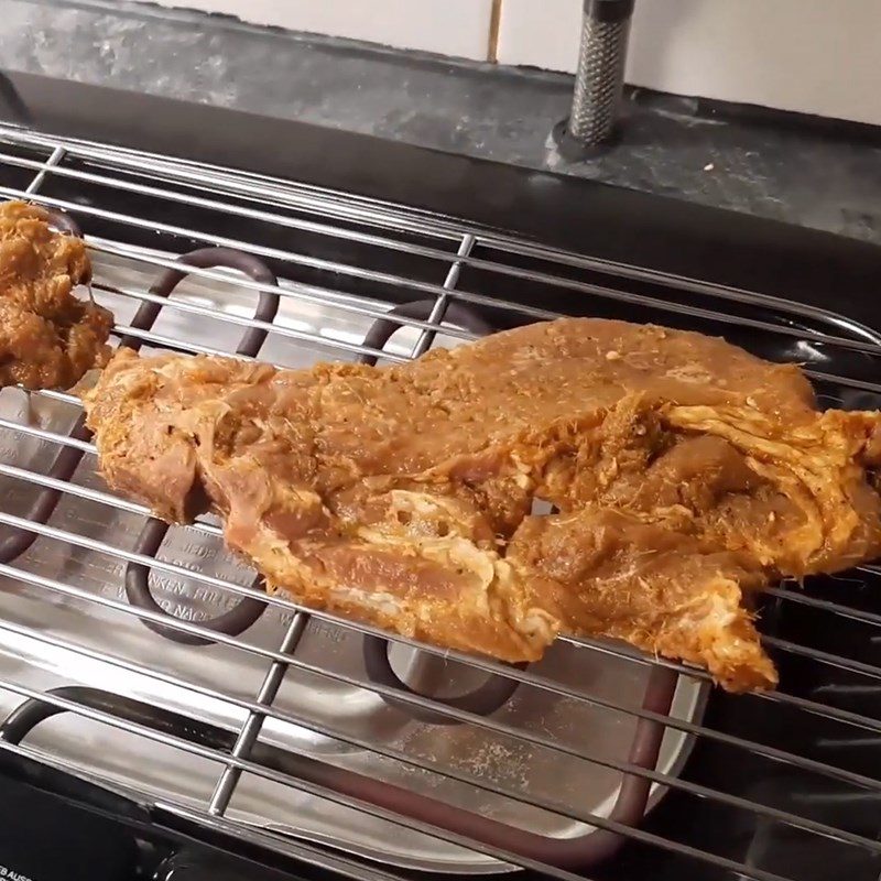 Step 4 Grilling the meat Broken rice with steaming basket