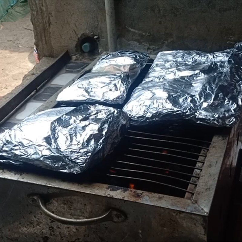 Step 4 Grill the meat Grilled pork in aluminum foil using charcoal stove