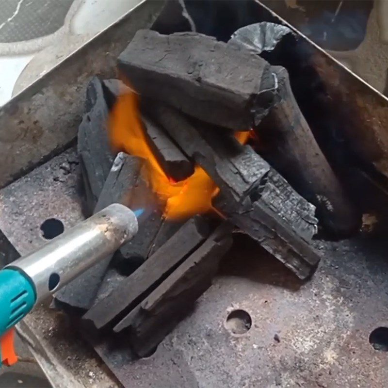 Step 4 Grill the meat Grilled pork in aluminum foil using charcoal stove