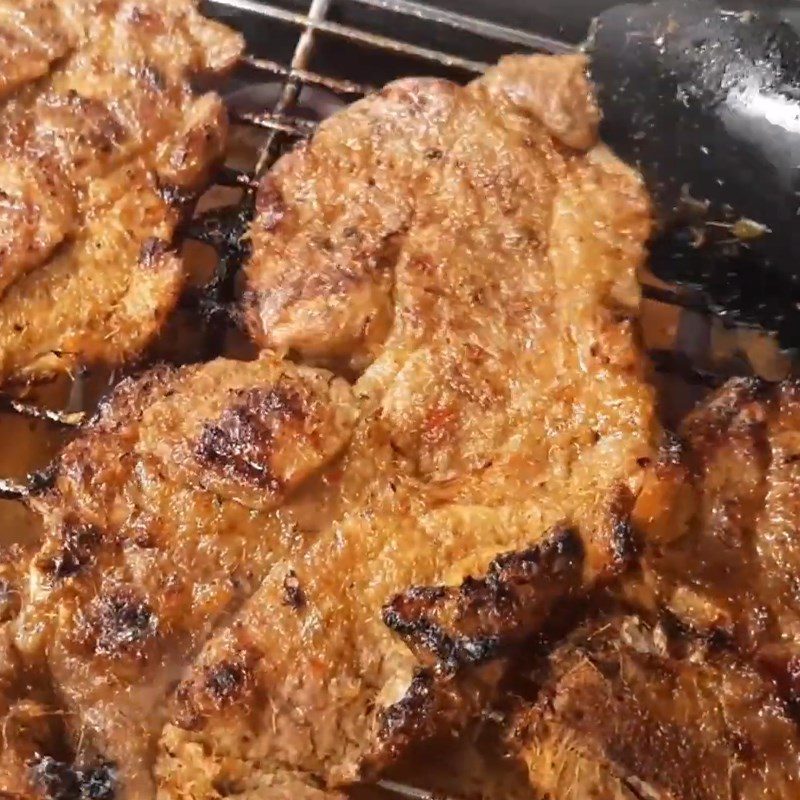 Step 4 Grilling the meat Broken rice with steaming basket