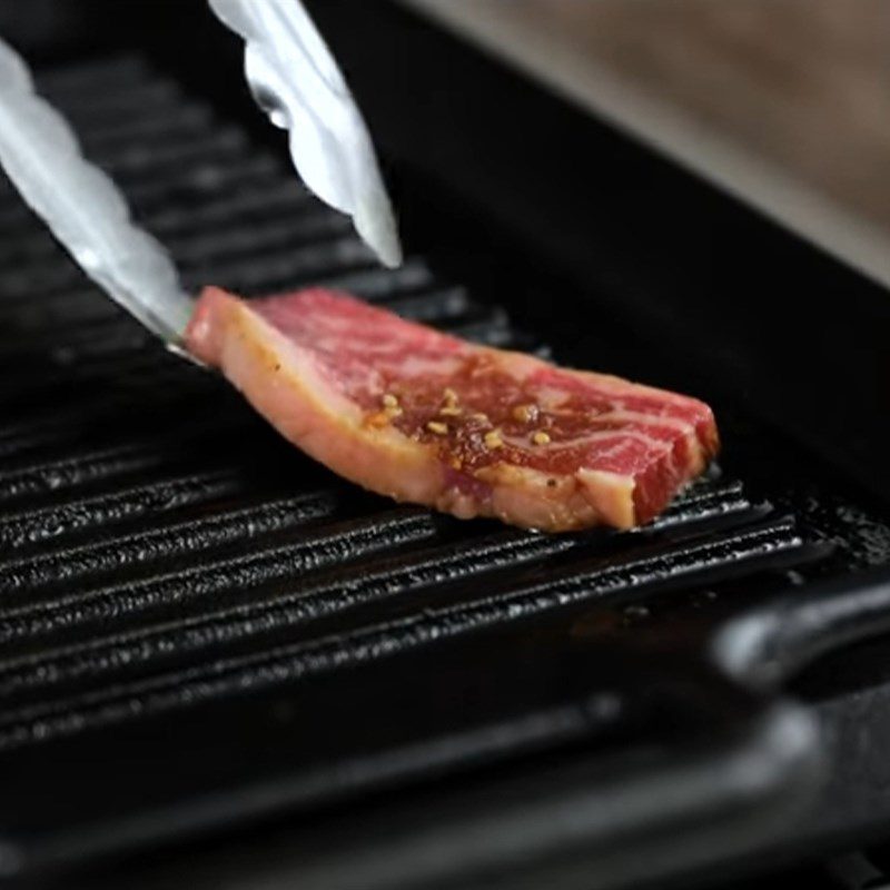 Step 5 Grilling beef for grilled beef spring rolls