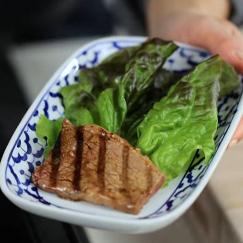 Step 5 Grilling beef for grilled beef spring rolls