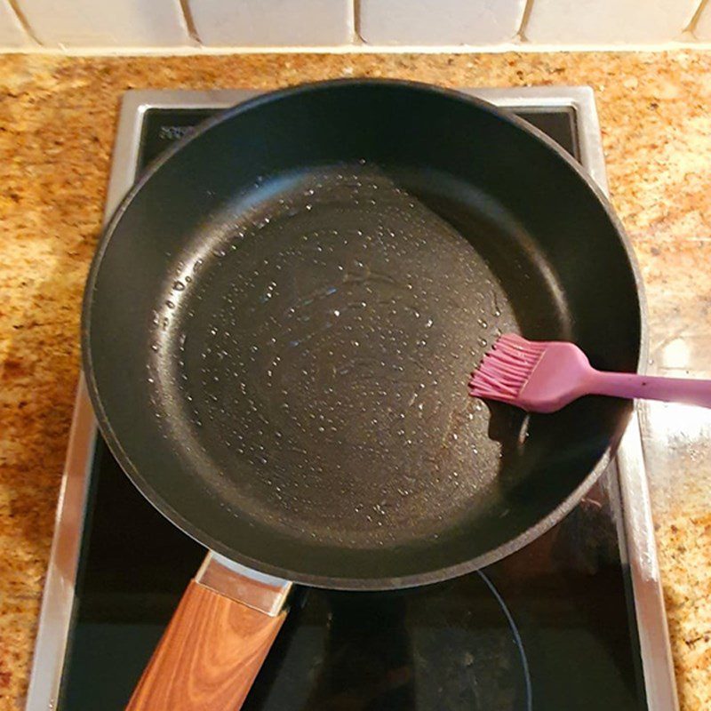 Step 3 Grilling meat with a pan Grilled meat in a pan