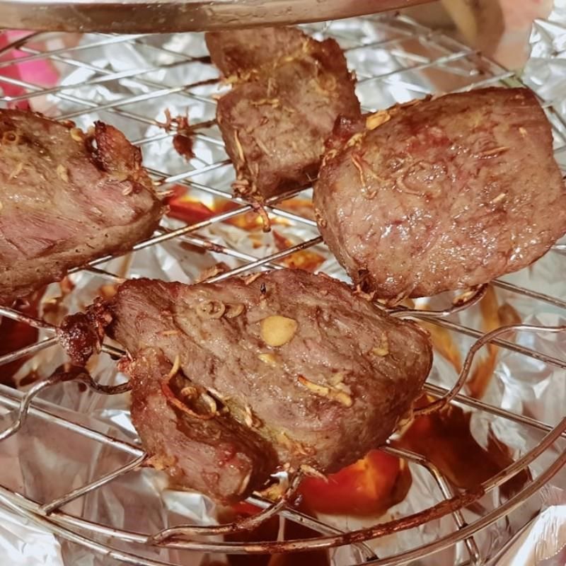 Step 3 Grilling beef with five spices using a glass grill