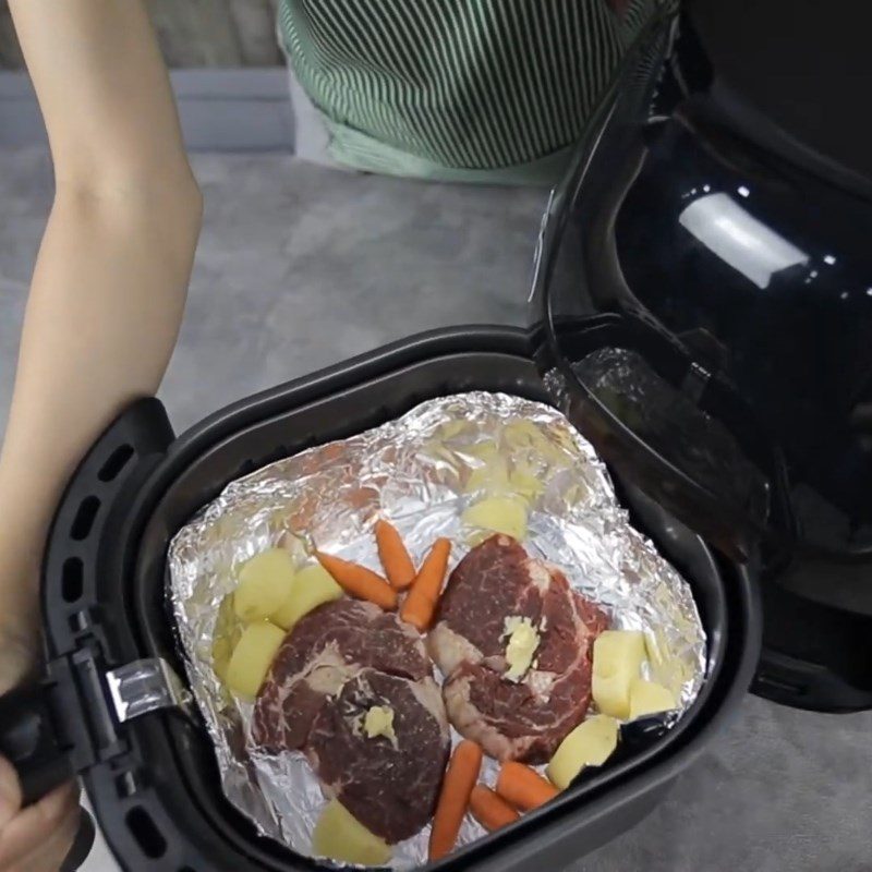 Step 3 Grill the beef for beef steak with an air fryer