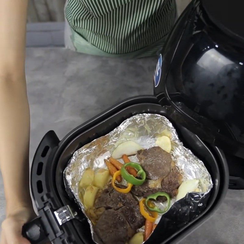 Step 3 Grill the beef for beef steak with an air fryer