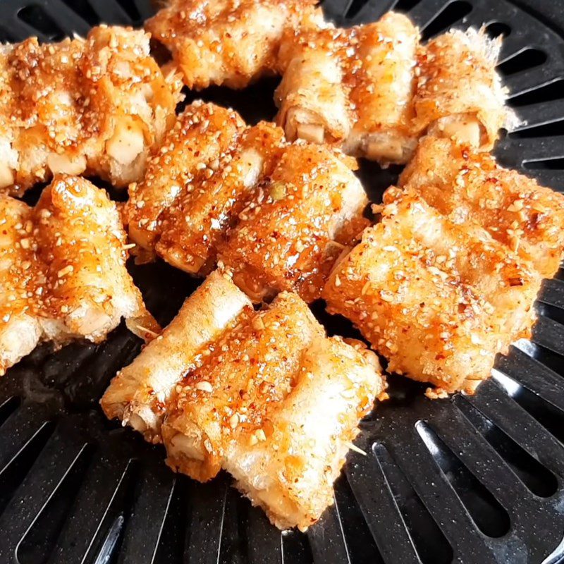 Step 4 Grill the vegetarian meat rolls Vegetarian grilled meat