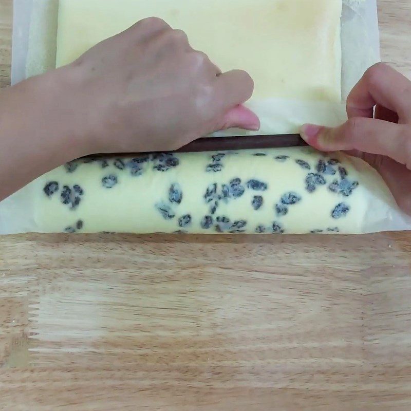 Step 5 Baking and rolling the cake for Raisin Swiss Roll