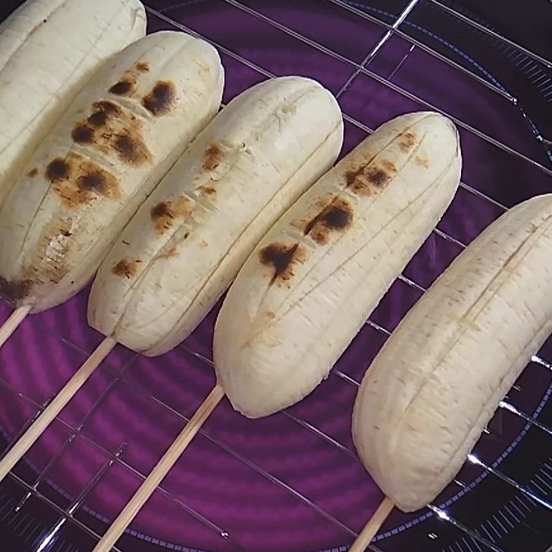 Step 2 Grill and flatten bananas Grilled bananas with scallion oil