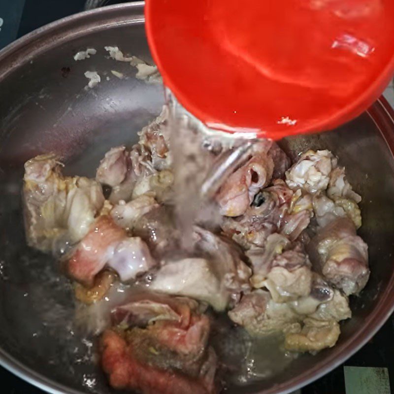 Step 4 Cooking Soup Lotus Root Soup with Chicken Bones