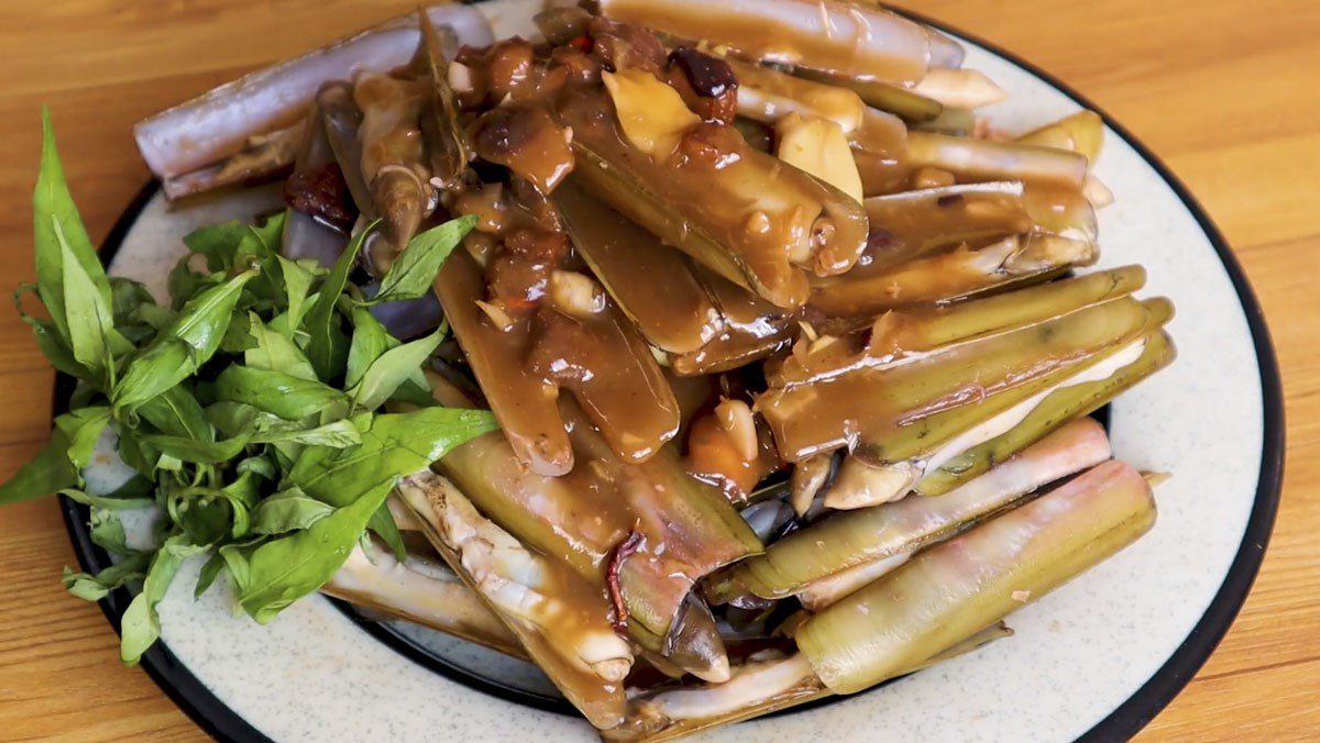 Tamarind stir-fried razor clams