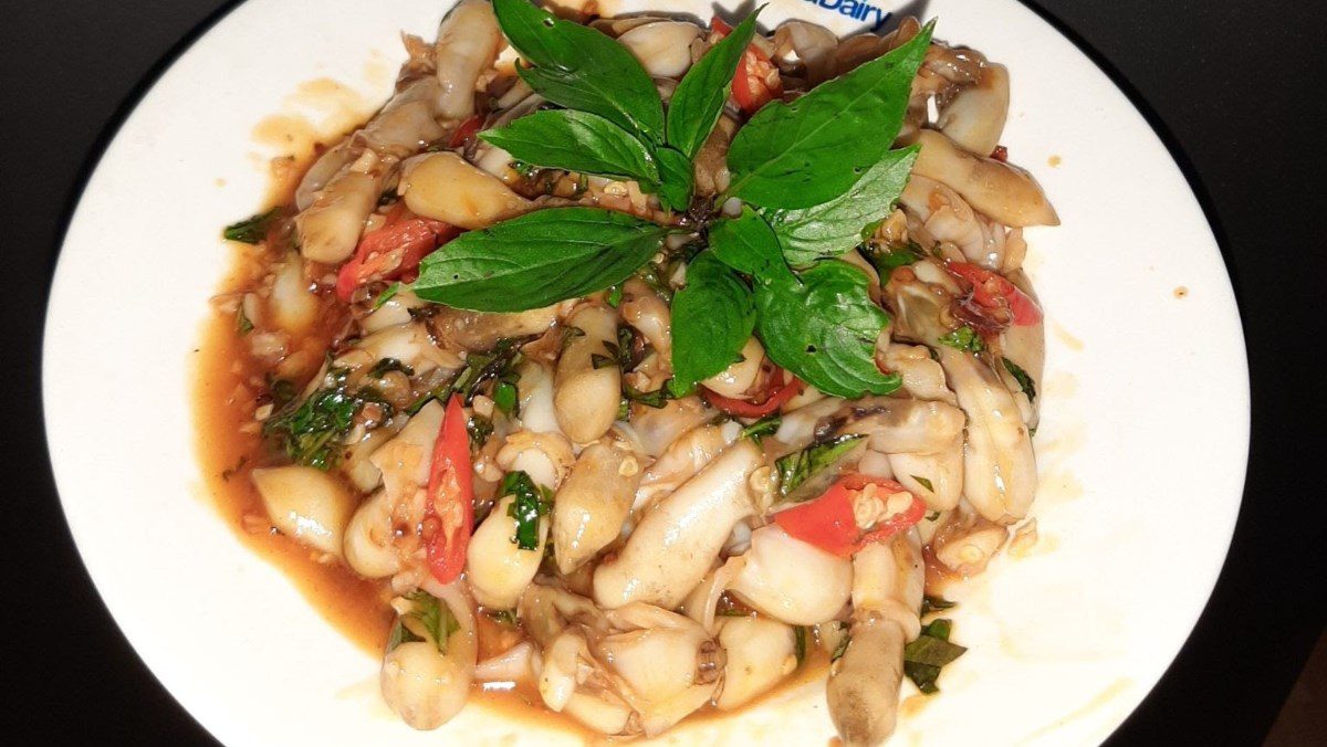 Stir-fried Razor Clams with Satay (recipe shared by a user)