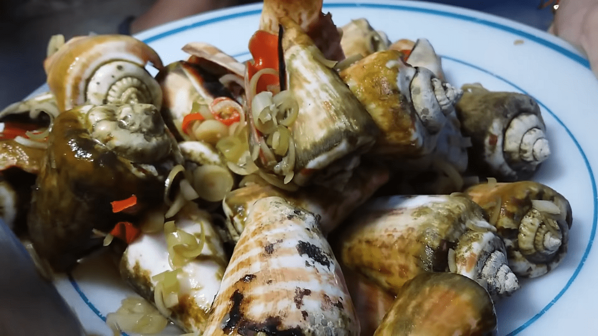 Stir-fried jumping snails with lemongrass and chili