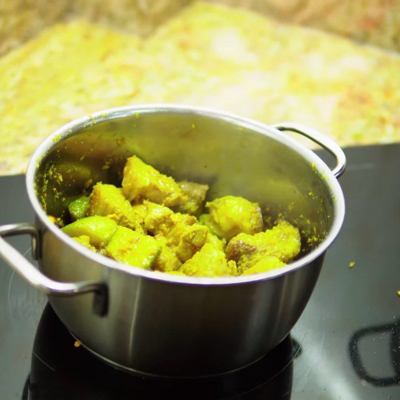 Step 4 Braise with bananas Pork hock braised with bananas and tofu