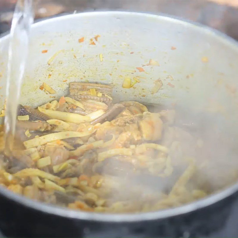 Step 4 Stew the eel Eel with banana flower