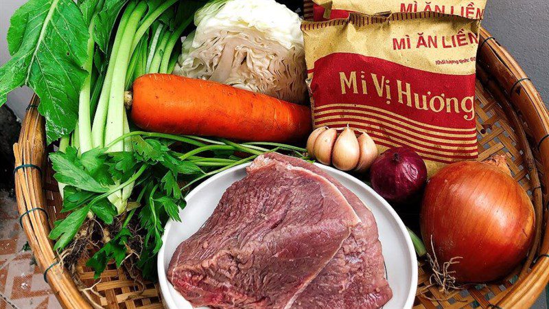 Ingredients for stir-fried instant noodles with beef