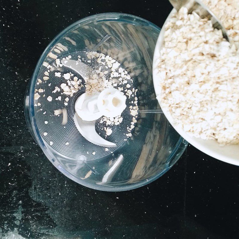 Step 1 Prepare the batter for oat pancakes