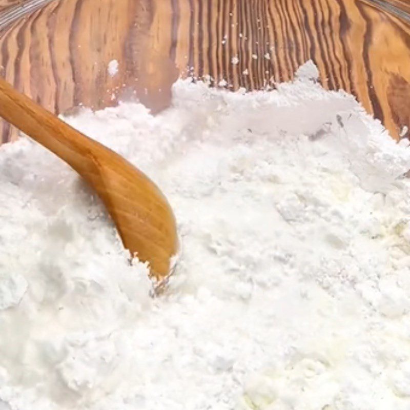 Step 2 Mix the batter for vegetarian Bánh khọt with rice flour