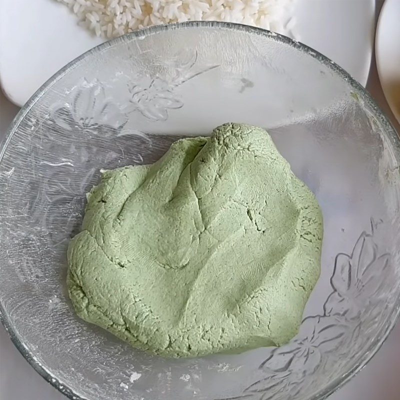 Step 3 Mix the dough for vegetarian sticky rice