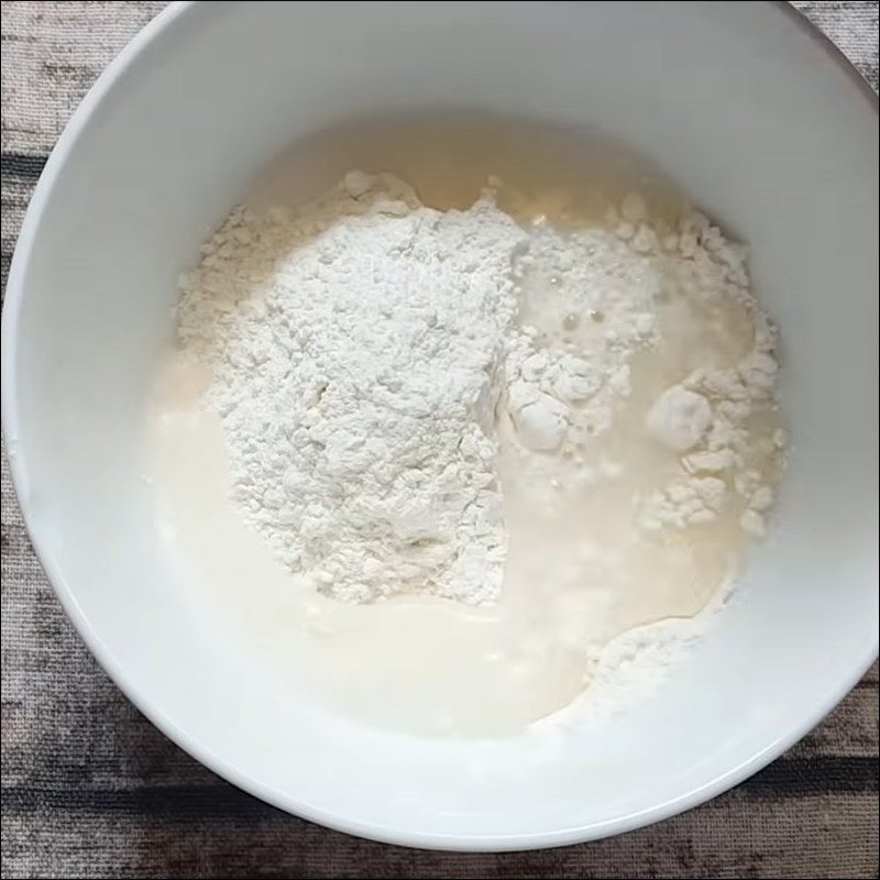 Step 3 Mix the batter for crispy potato shrimp rolls