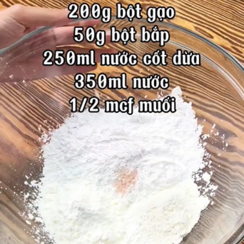 Step 2 Mix the batter for vegetarian Bánh khọt with rice flour