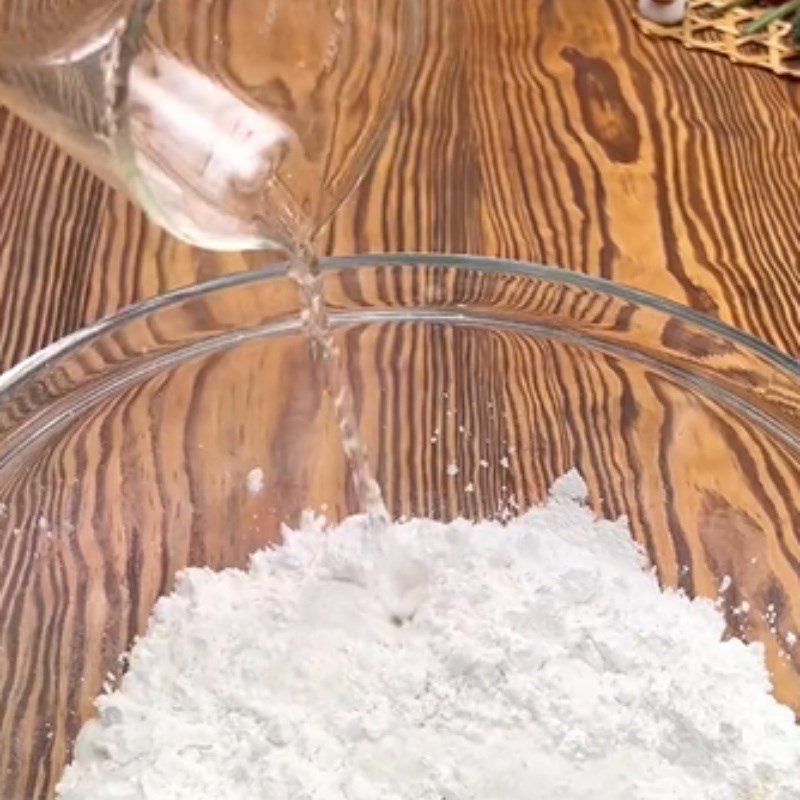 Step 2 Mix the batter for vegetarian Bánh khọt with rice flour