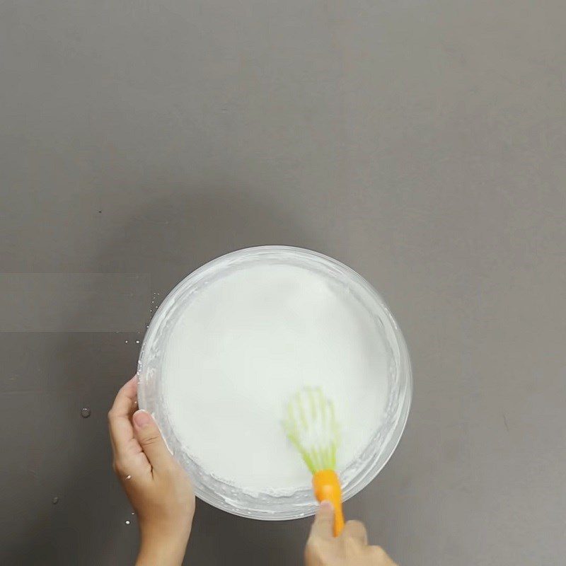 Step 1 Mix the bánh cuốn batter Rice flour and tapioca flour bánh cuốn