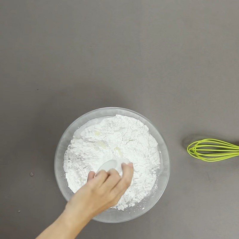 Step 1 Mix the bánh cuốn batter Rice flour and tapioca flour bánh cuốn