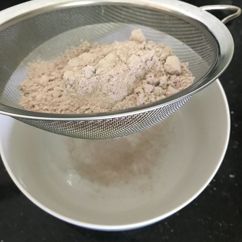 Step 2 Mix the brown rice cake flour Brown rice cake