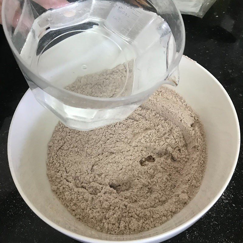 Step 2 Mix the brown rice cake flour Brown rice cake