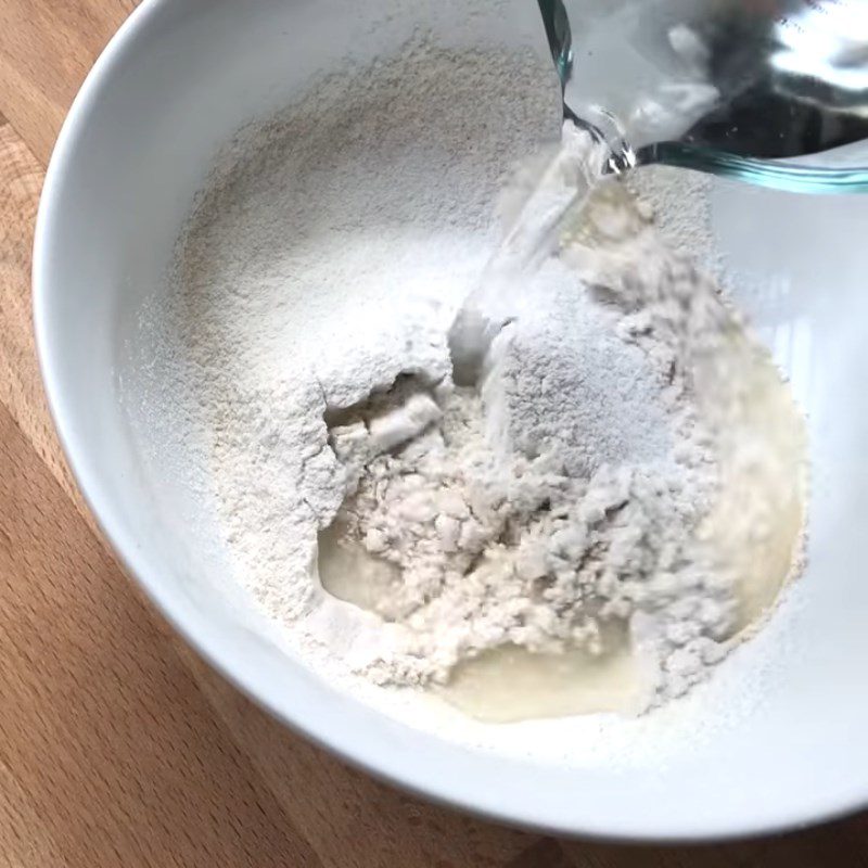 Step 3 Preparing the batter for frying the cake Crispy rice cake