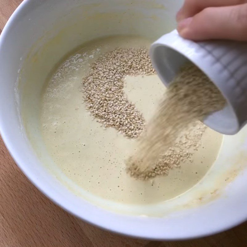 Step 3 Mix the batter for crispy fried cake