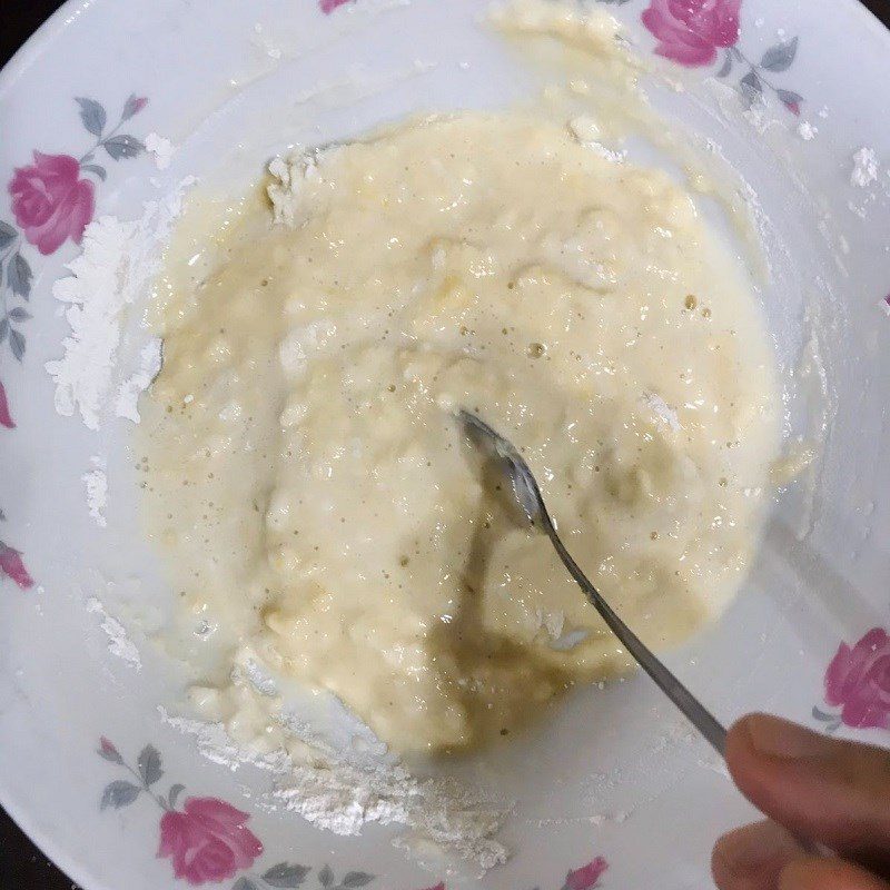 Step 3 Mix the batter for fried anchovies using batter for deep frying