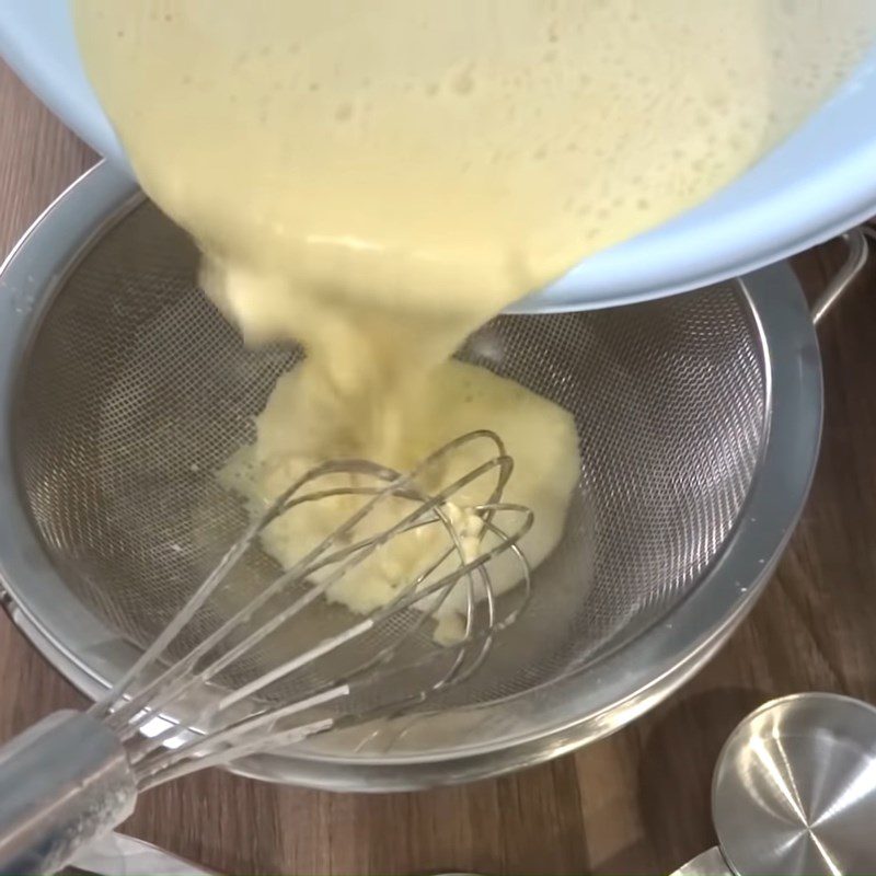 Step 6 Mixing sweet potato frying flour Fried shrimp cake with sweet potato