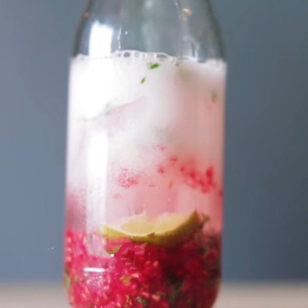 Step 2 Mix the non-alcoholic raspberry mojito