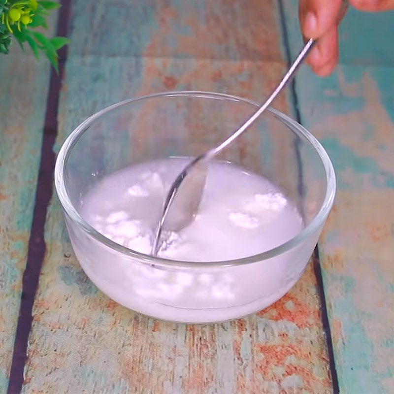 Step 2 Mix the flour mixture and chop the chocolate for Oreo Pudding