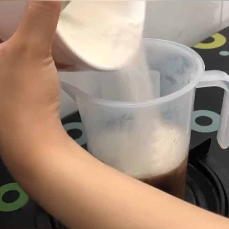 Step 3 Mix the mixture with tea extract Phuc Long Milk Tea