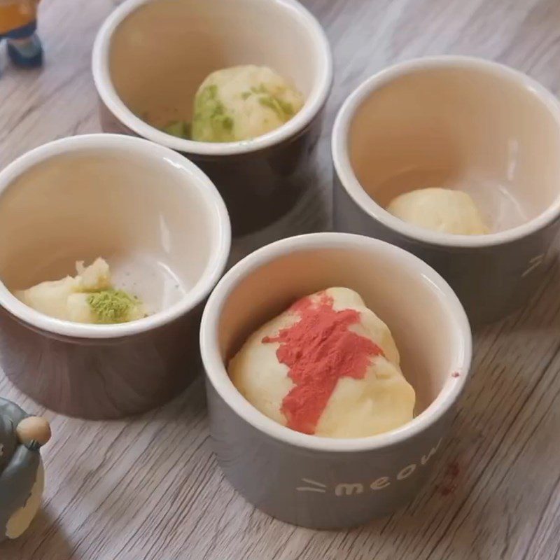 Step 2 Dye the cookie dough for Watermelon-shaped Butter Cookies