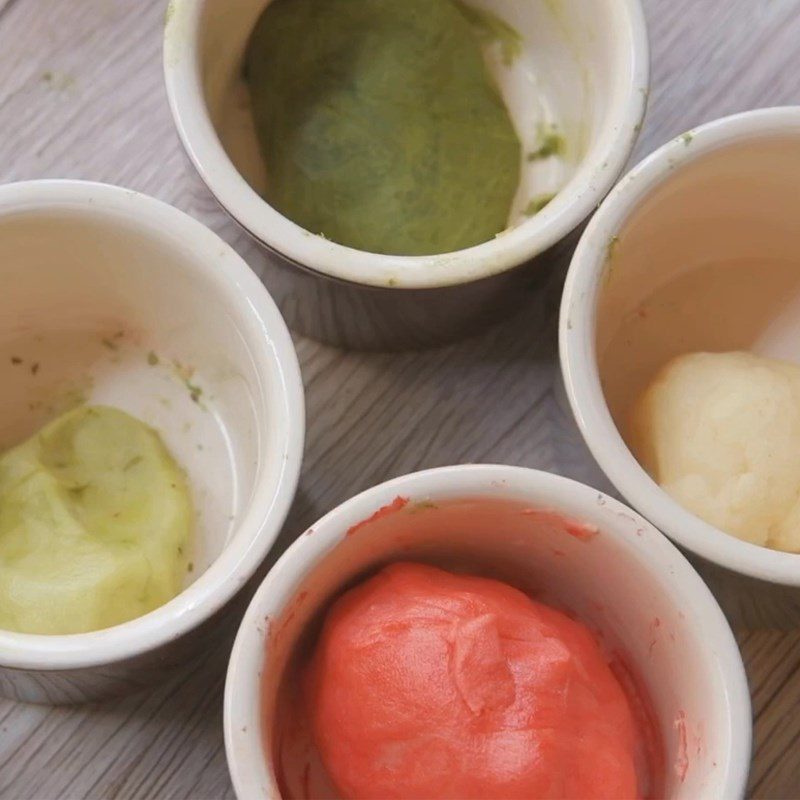 Step 2 Dye the cookie dough for Watermelon-shaped Butter Cookies