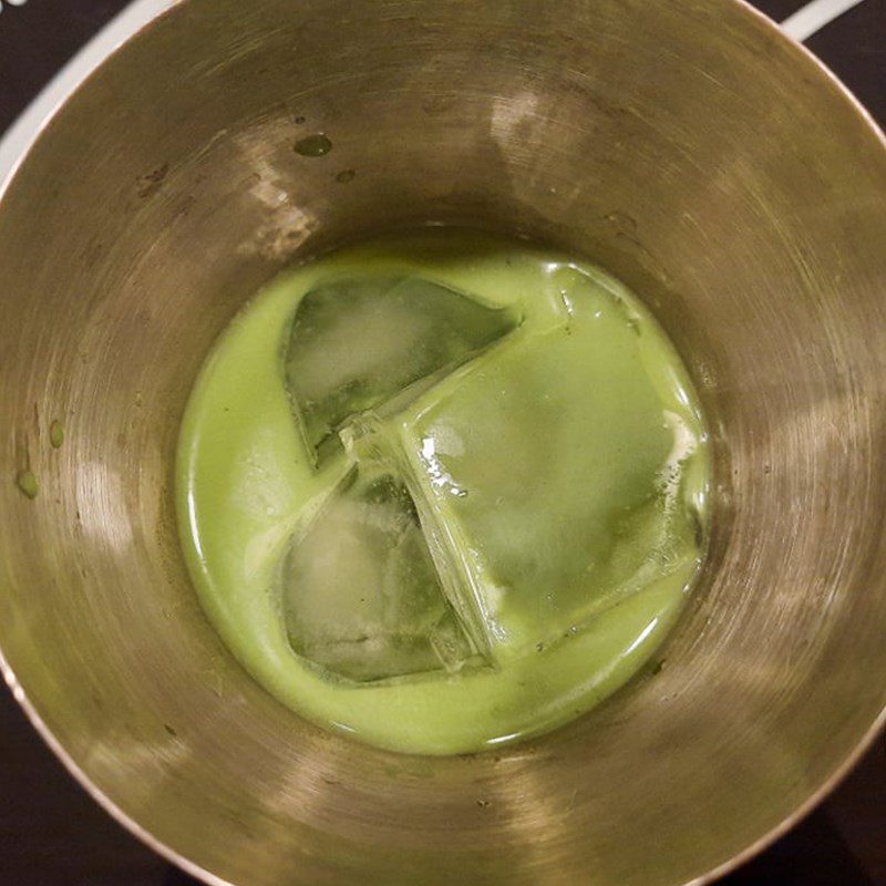 Step 2 Mix matcha with milk for iced Matcha latte