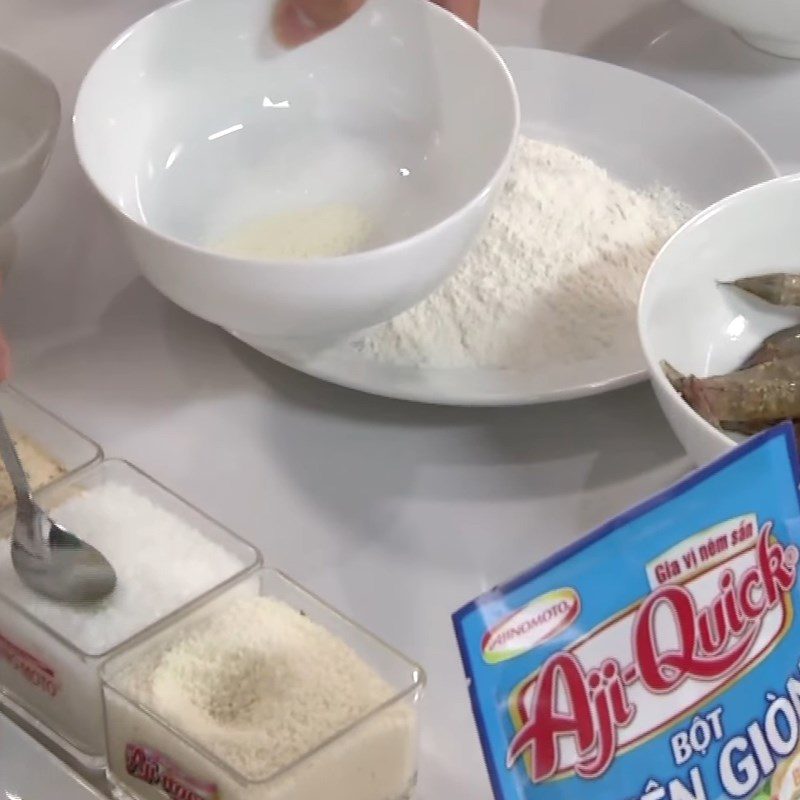 Step 2 Mix the batter and make the sauce Fried Shrimp in Straw