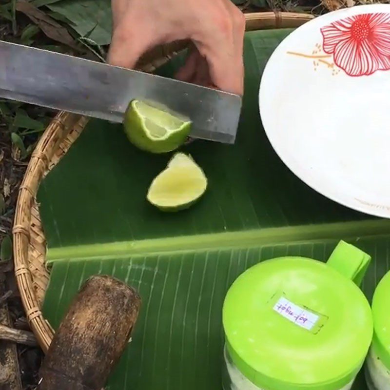 Step 4 Prepare the dipping sauce for grilled fish