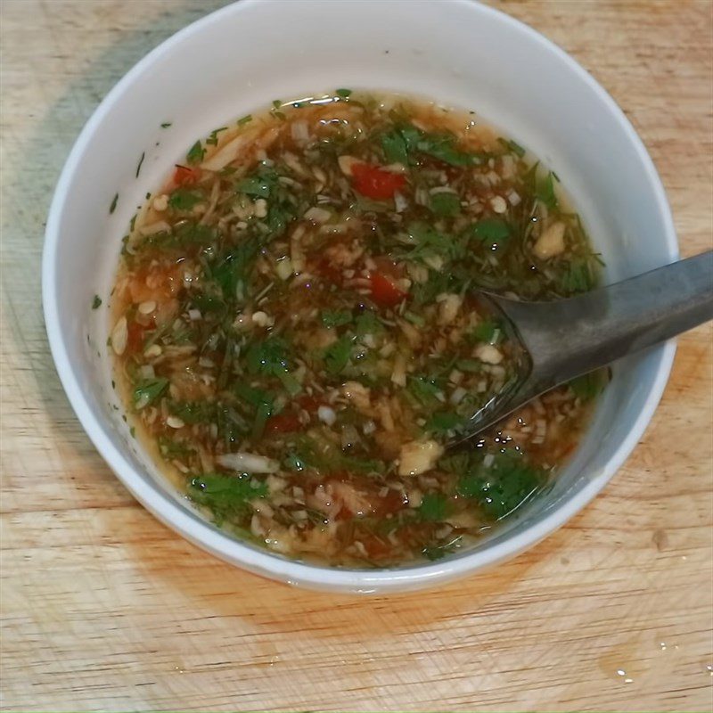 Step 3 Prepare dipping sauce for steamed Snakehead fish (snakehead) steamed with beer