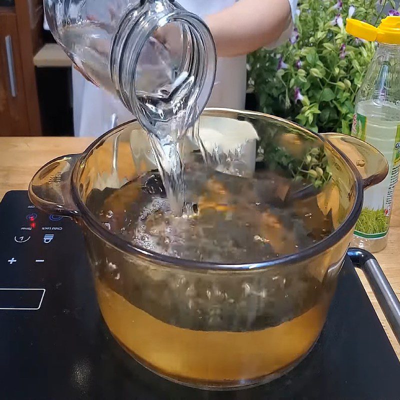 Step 3 Prepare the vinegar and sugar water for sweet and sour pickled broccoli