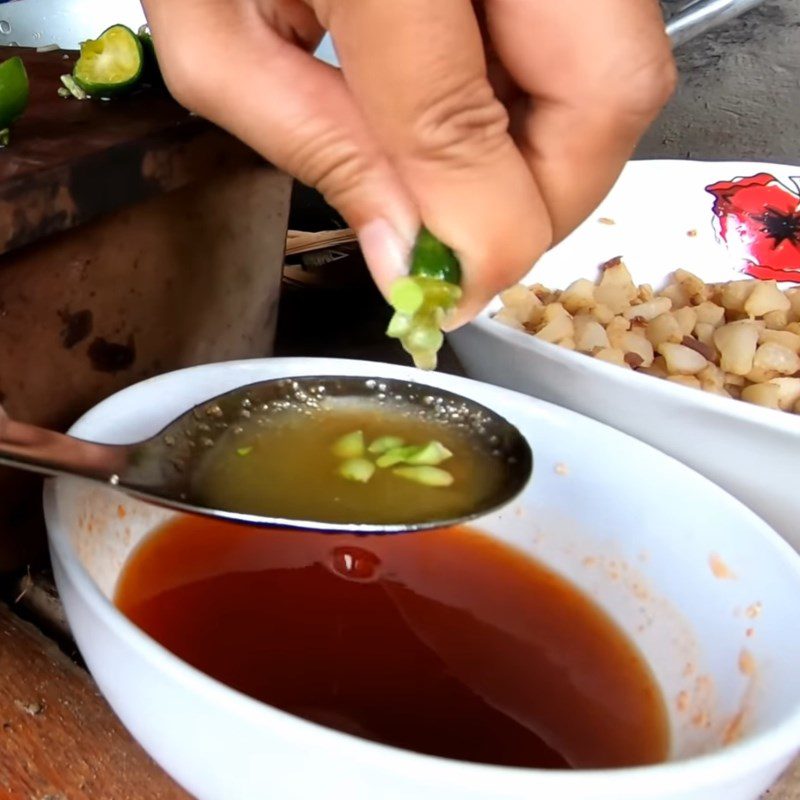 Step 4 Make the dipping sauce Grilled stingray with garlic and chili