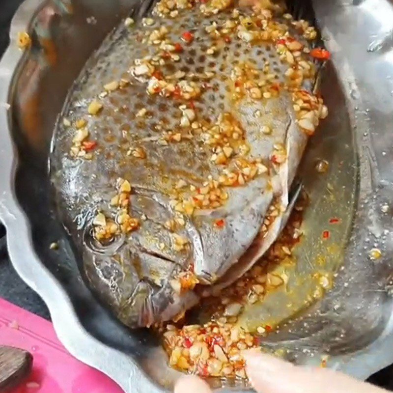 Step 3 Marinate the fish Grilled fish with salt and chili