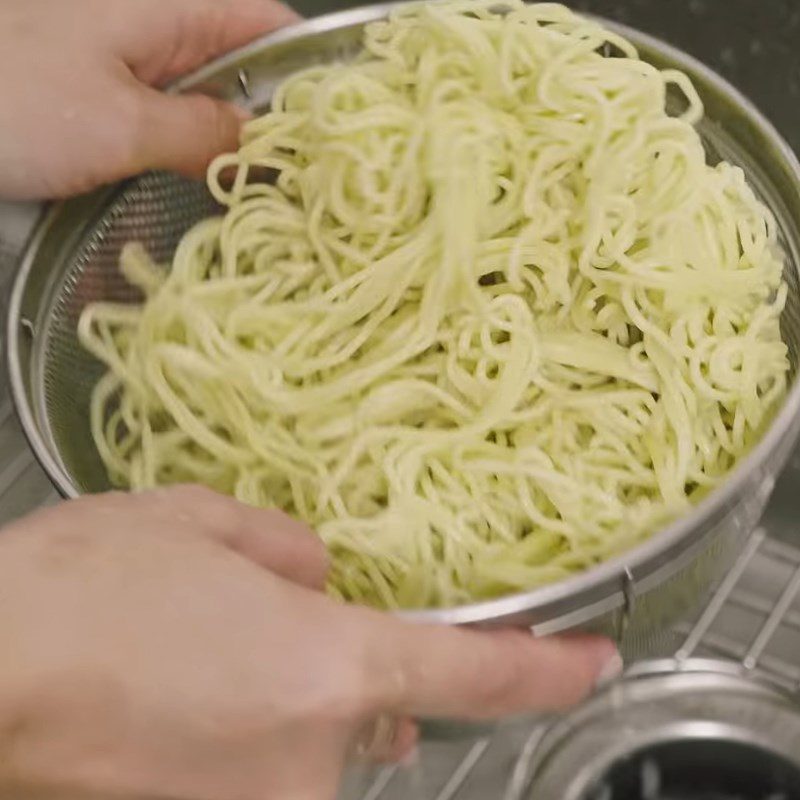 Step 3 Prepare the sauce and blanch the noodles Soba noodles stir-fried with pork