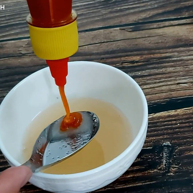 Step 2 Prepare the dressing for vegetarian crab claw salad