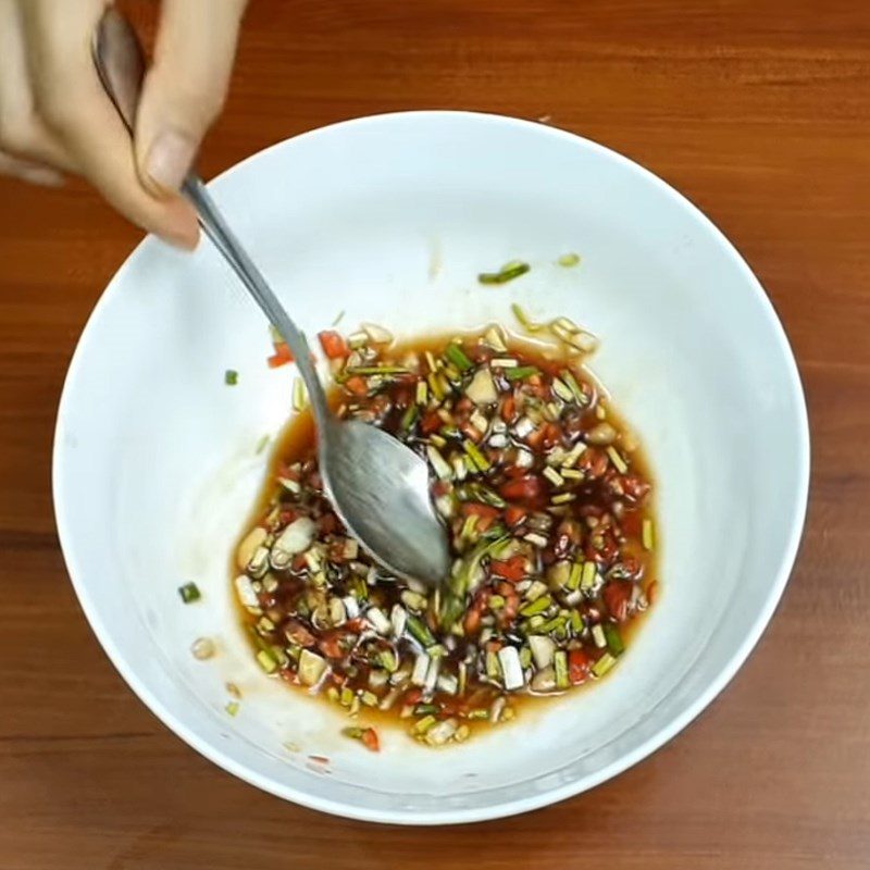 Step 3 Make the dressing Eggplant mixed with garlic and chili