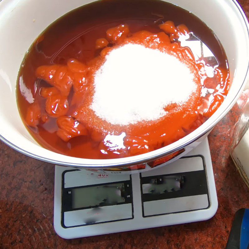 Step 2 Mix the dressing Fish sauce mixed with chili sauce